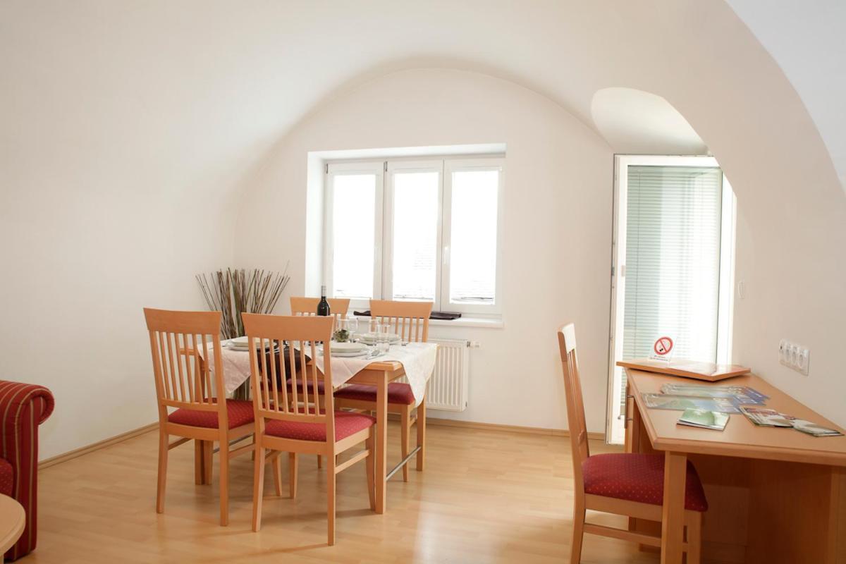 Raiffeisenhof Appartements Ehrenhausen Extérieur photo
