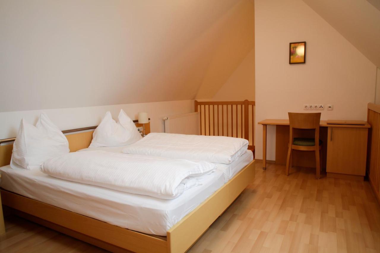 Raiffeisenhof Appartements Ehrenhausen Extérieur photo